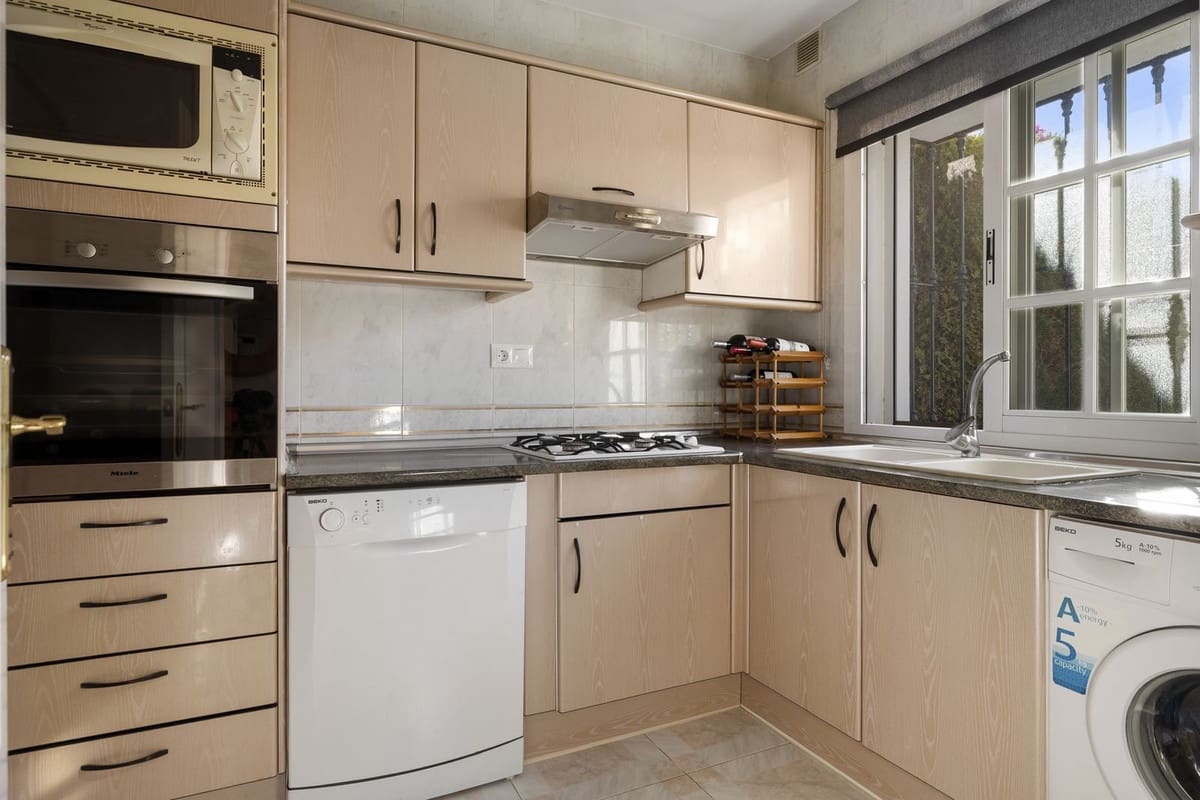 2 bedroom Villa for sale in Bel-Air with pool garage - € 485,000 (Ref: 9537852)