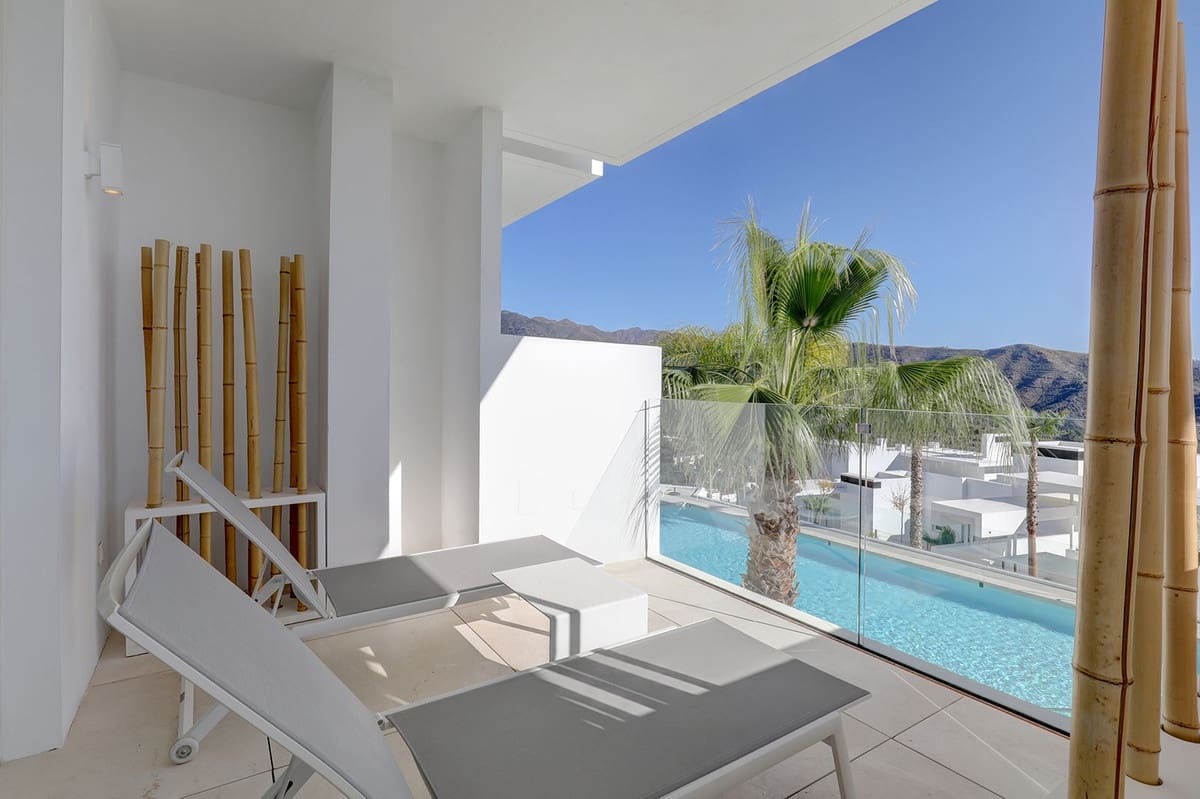 Piso de 2 habitaciones en Ojen en venta con piscina garaje - 770.000 € (Ref: 9537854)