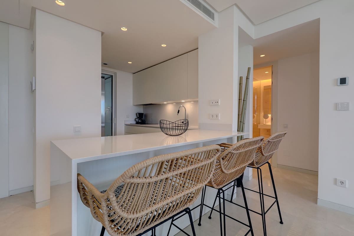 Piso de 2 habitaciones en Ojen en venta con piscina garaje - 770.000 € (Ref: 9537854)