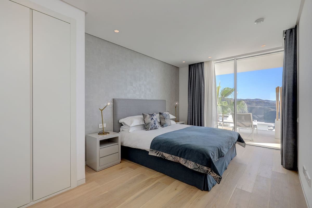 Piso de 2 habitaciones en Ojen en venta con piscina garaje - 770.000 € (Ref: 9537854)