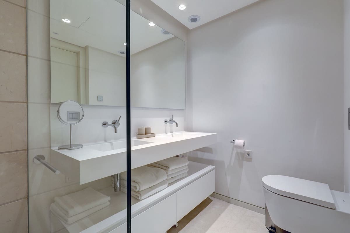 Piso de 2 habitaciones en Ojen en venta con piscina garaje - 770.000 € (Ref: 9537854)