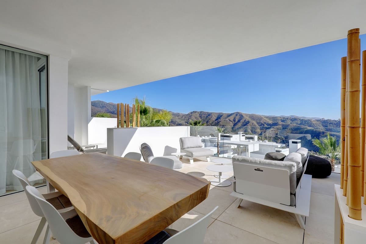 Piso de 2 habitaciones en Ojen en venta con piscina garaje - 770.000 € (Ref: 9537854)