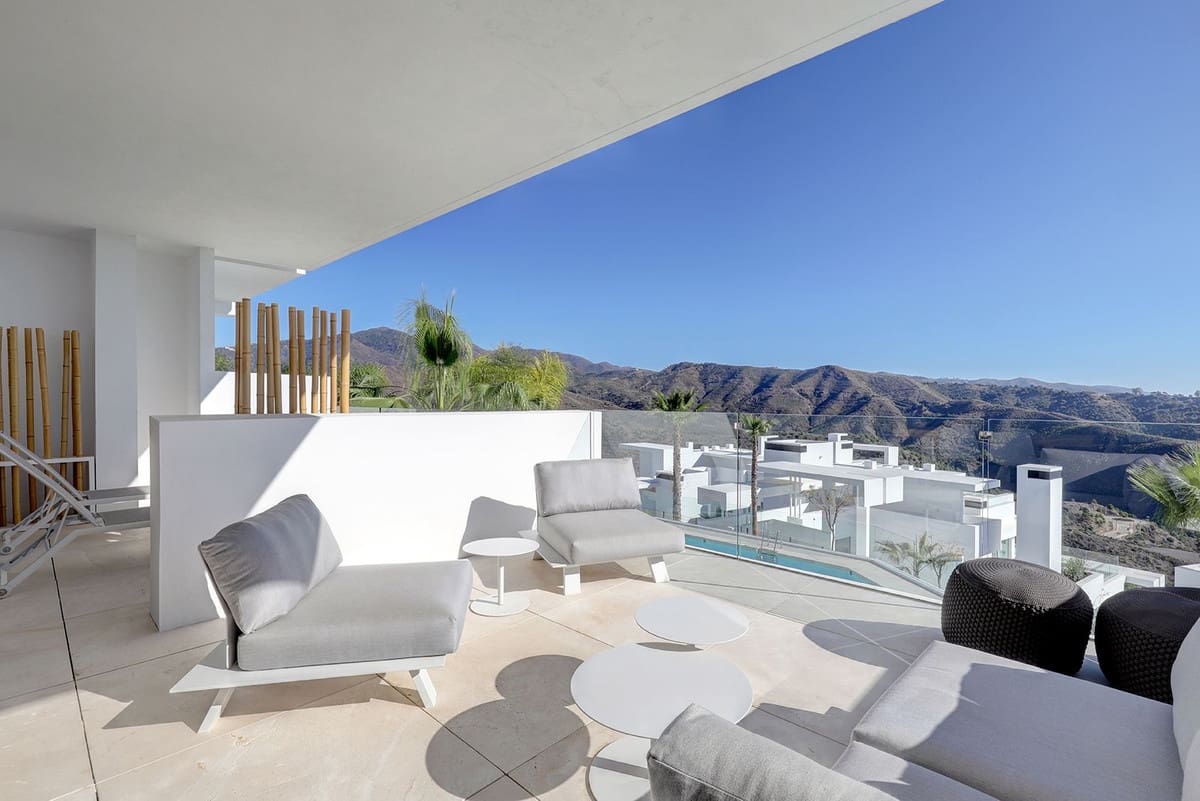 Piso de 2 habitaciones en Ojen en venta con piscina garaje - 770.000 € (Ref: 9537854)