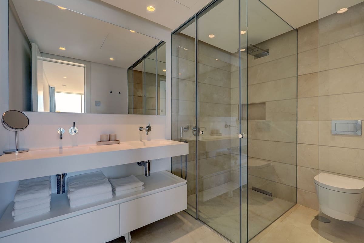 Piso de 2 habitaciones en Ojen en venta con piscina garaje - 770.000 € (Ref: 9537854)