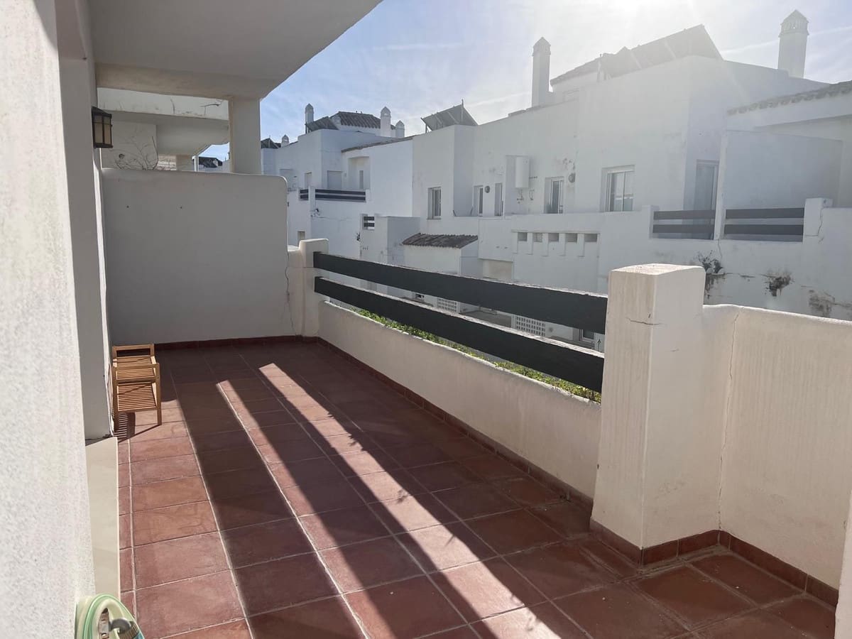 Piso de 2 habitaciones en Estepona en venta con piscina garaje - 230.000 € (Ref: 9542113)