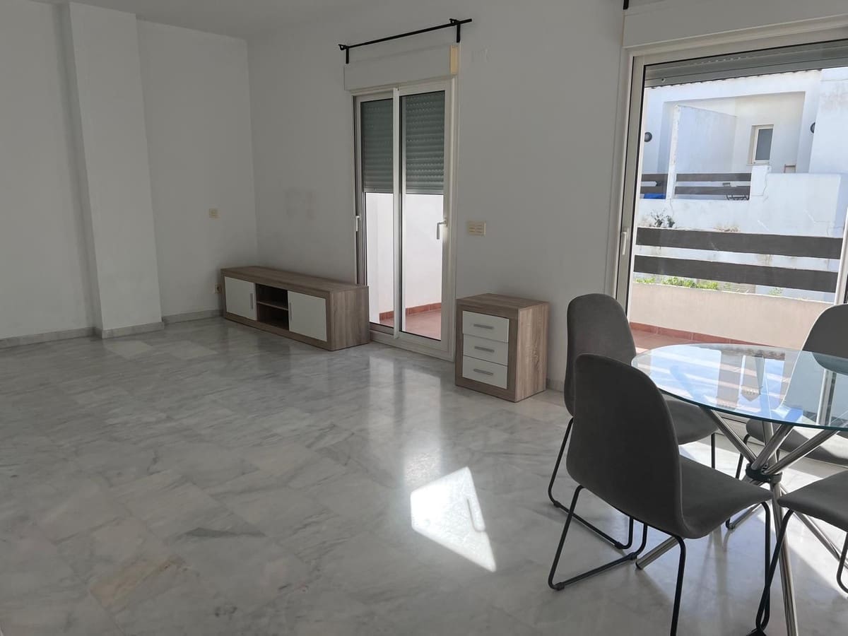 Piso de 2 habitaciones en Estepona en venta con piscina garaje - 230.000 € (Ref: 9542113)