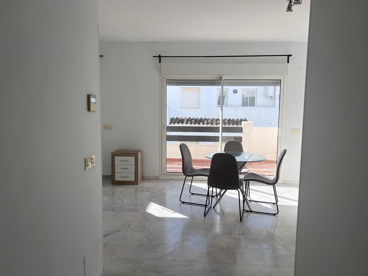 Piso de 2 habitaciones en Estepona en venta con piscina garaje - 230.000 € (Ref: 9542113)