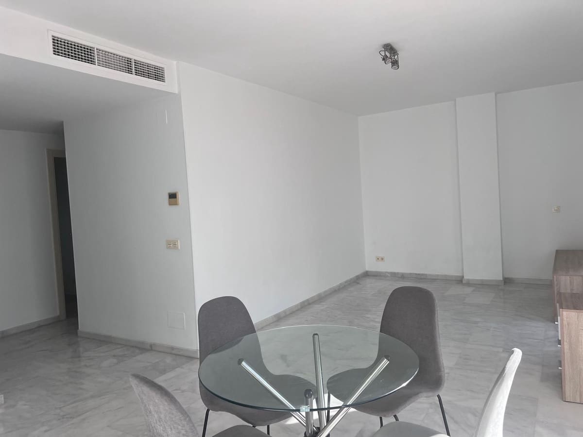 Piso de 2 habitaciones en Estepona en venta con piscina garaje - 230.000 € (Ref: 9542113)