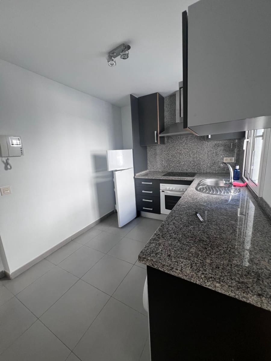 Piso de 2 habitaciones en Estepona en venta con piscina garaje - 230.000 € (Ref: 9542113)