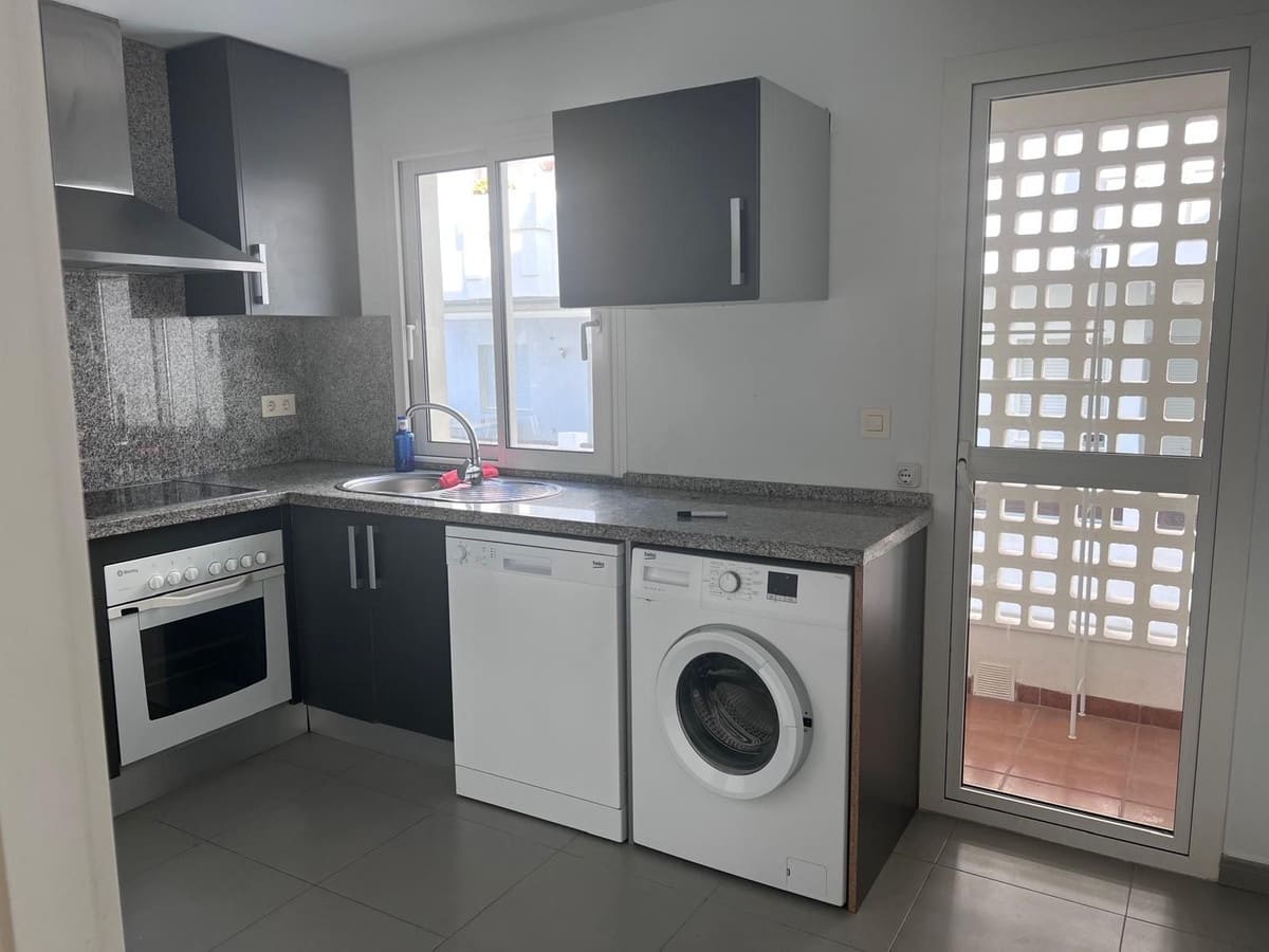 Piso de 2 habitaciones en Estepona en venta con piscina garaje - 230.000 € (Ref: 9542113)