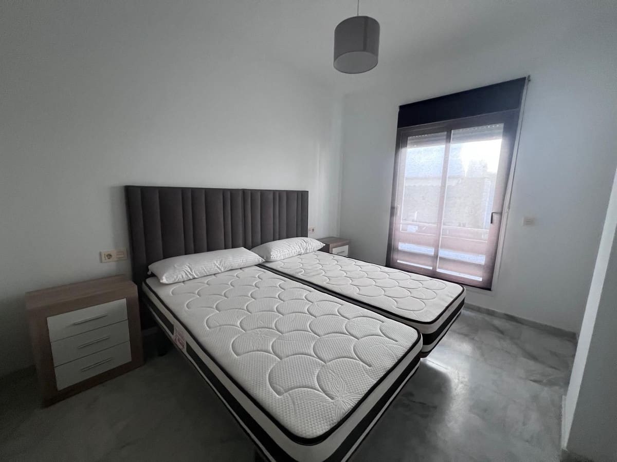 Piso de 2 habitaciones en Estepona en venta con piscina garaje - 230.000 € (Ref: 9542113)