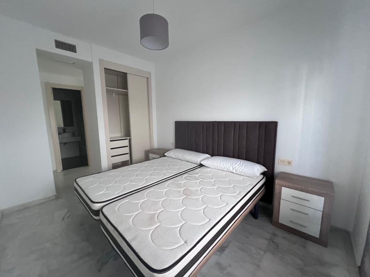 Piso de 2 habitaciones en Estepona en venta con piscina garaje - 230.000 € (Ref: 9542113)