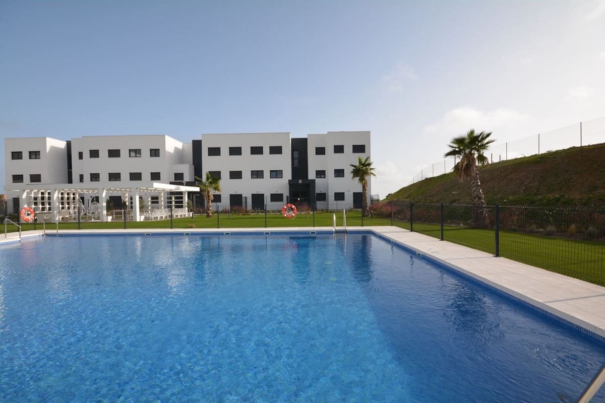 2 slaapkamer Flat te koop in Estepona met zwembad garage - € 420.000 (Ref: 9542116)