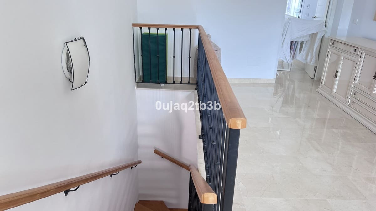 Piso de 4 habitaciones en Marbella en venta con piscina - 1.500.000 € (Ref: 9542717)
