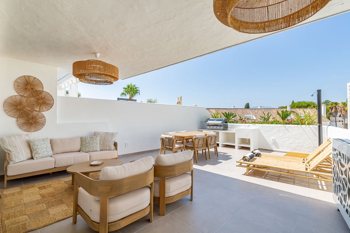 3 sypialnia Mieszkanie na sprzedaż w Marbella z basenem garażem - 795 000 € (Ref: 9544110)