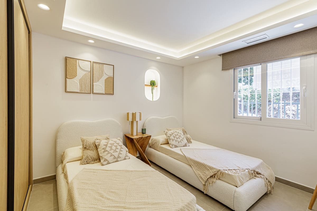 3 sypialnia Mieszkanie na sprzedaż w Marbella z basenem garażem - 795 000 € (Ref: 9544110)