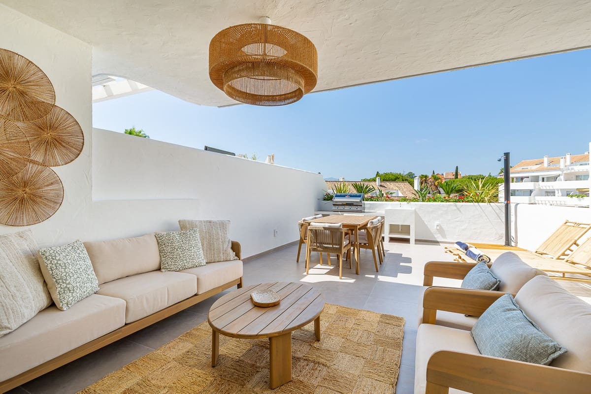 3 sypialnia Mieszkanie na sprzedaż w Marbella z basenem garażem - 795 000 € (Ref: 9544110)