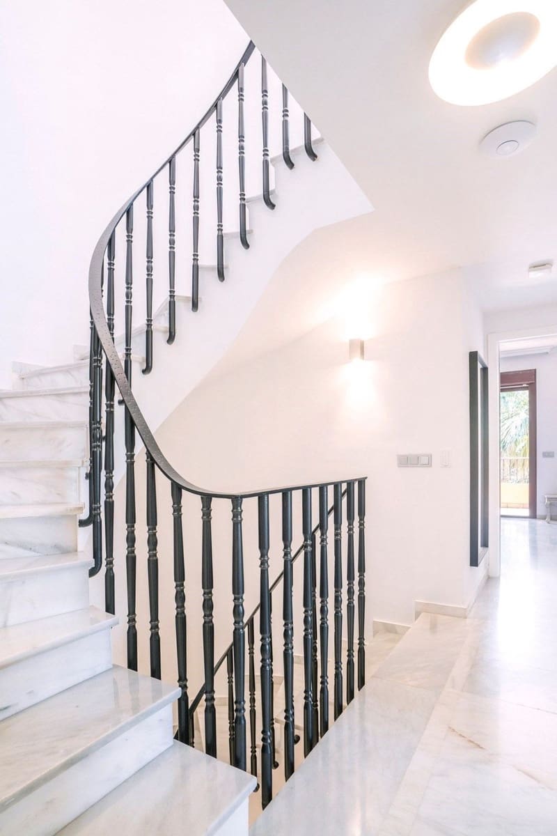 4 sypialnia Willa na sprzedaż w Marbella z basenem garażem - 1 700 000 € (Ref: 9544114)