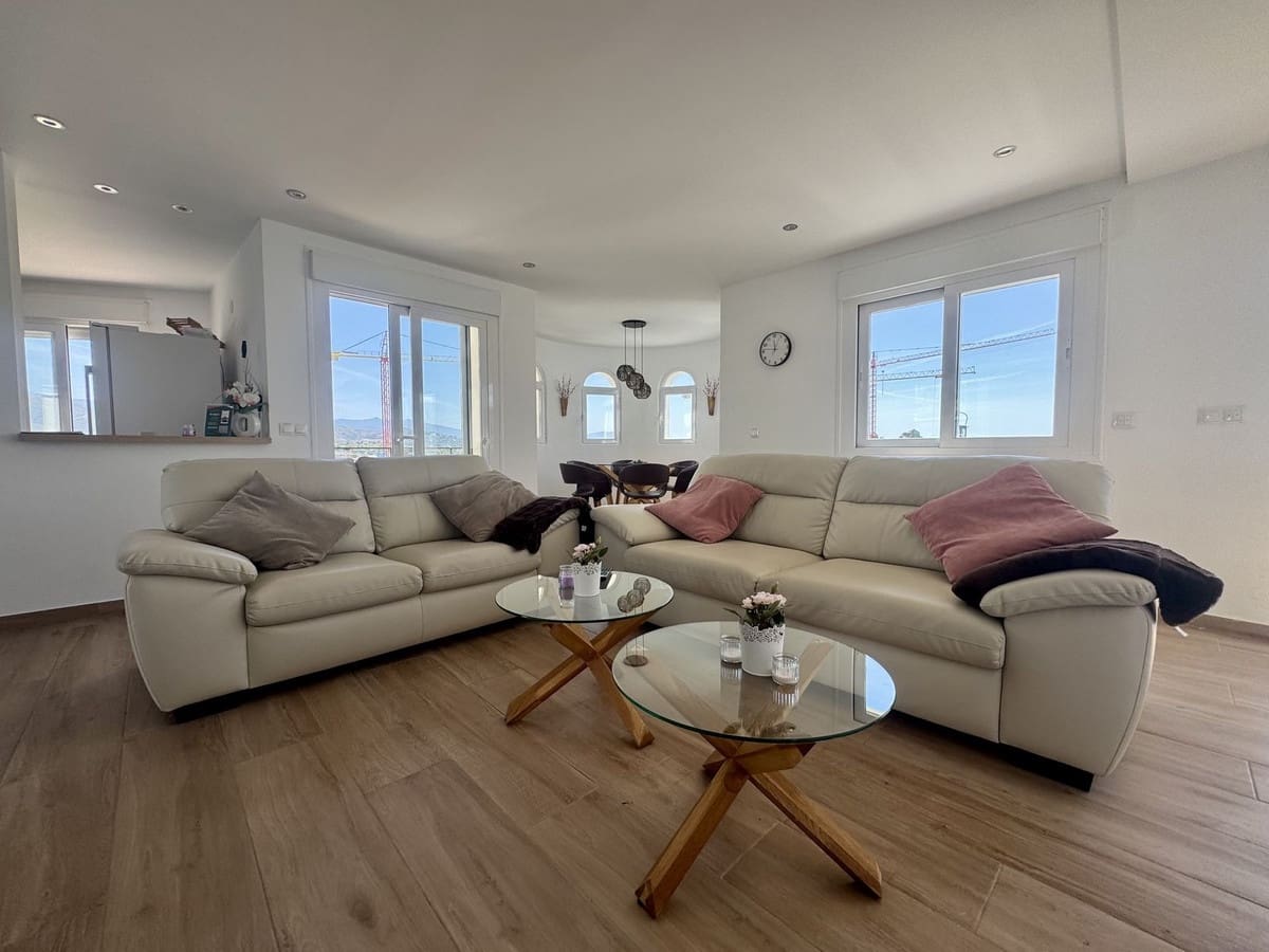 4 soverom Villa til salgs i Estepona med svømmebasseng garasje - € 1 149 000 (Ref: 9544115)