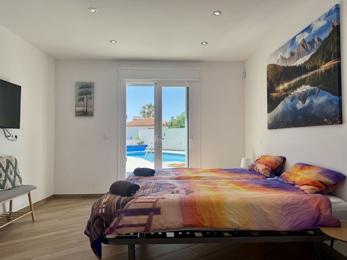 4 soverom Villa til salgs i Estepona med svømmebasseng garasje - € 1 149 000 (Ref: 9544115)