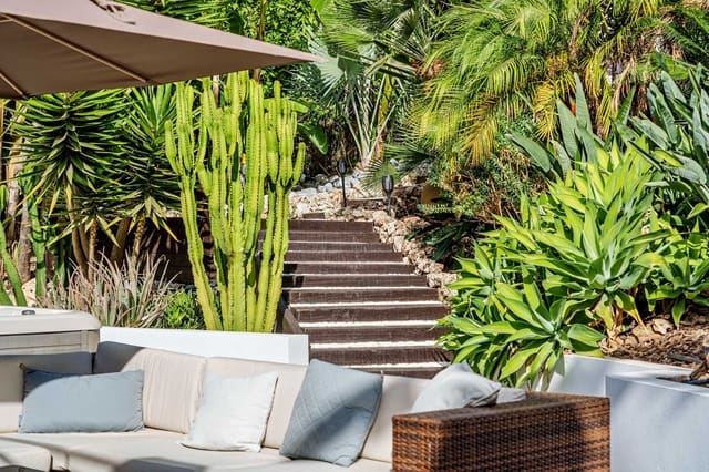 5 sypialnia Willa na sprzedaż w El Rosario, Marbella z basenem - 2 199 900 € (Ref: 9544586)