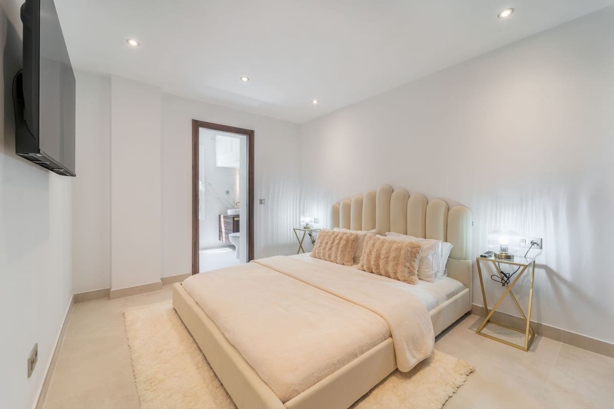 Piso de 3 habitaciones en Benahavís en venta con piscina garaje - 899.000 € (Ref: 9544587)