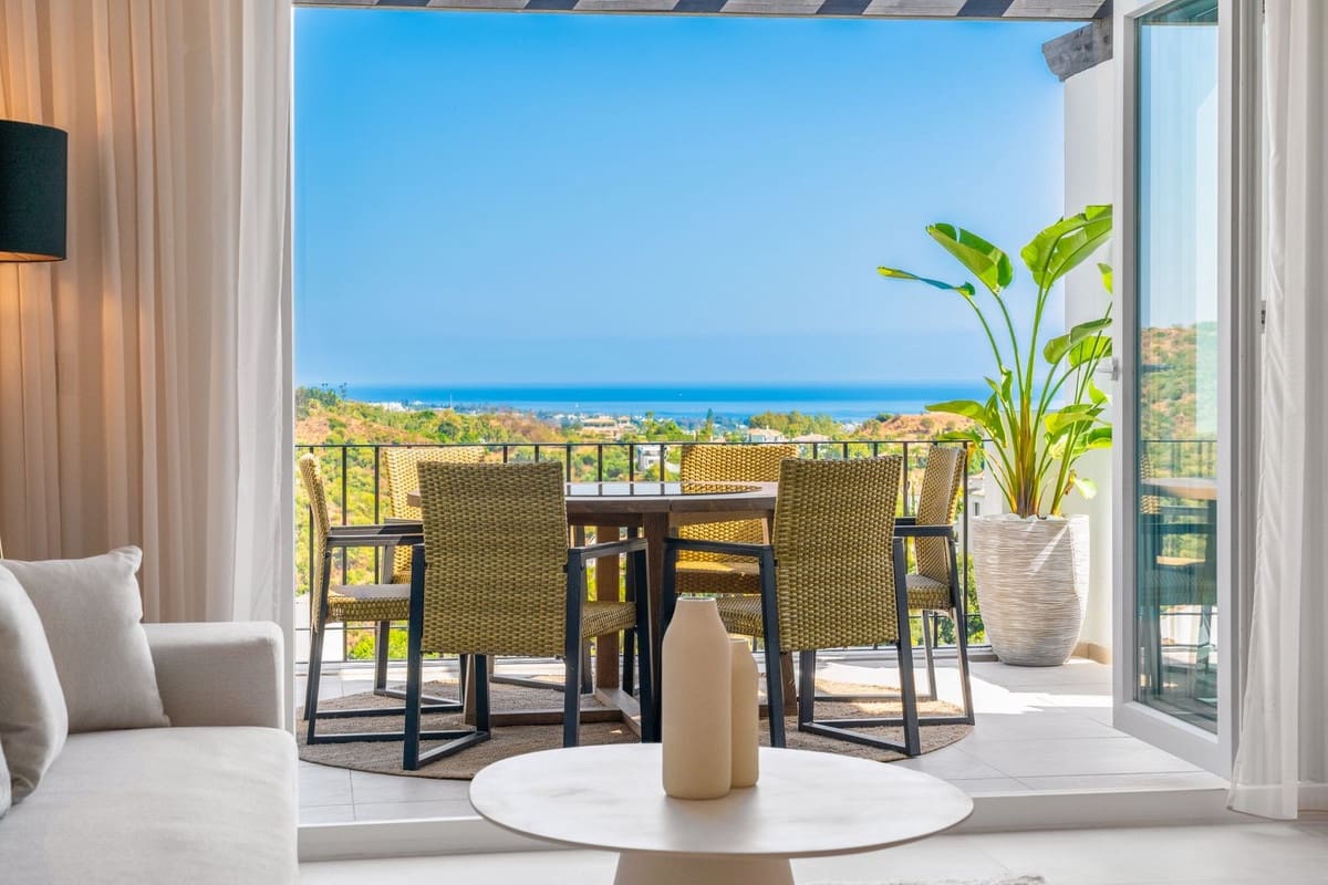 Piso de 3 habitaciones en Benahavís en venta con piscina garaje - 899.000 € (Ref: 9544587)