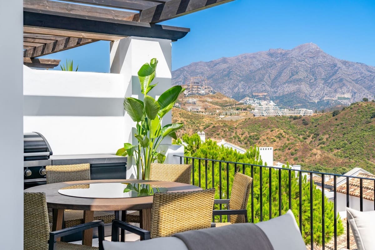 Piso de 3 habitaciones en Benahavís en venta con piscina garaje - 899.000 € (Ref: 9544587)