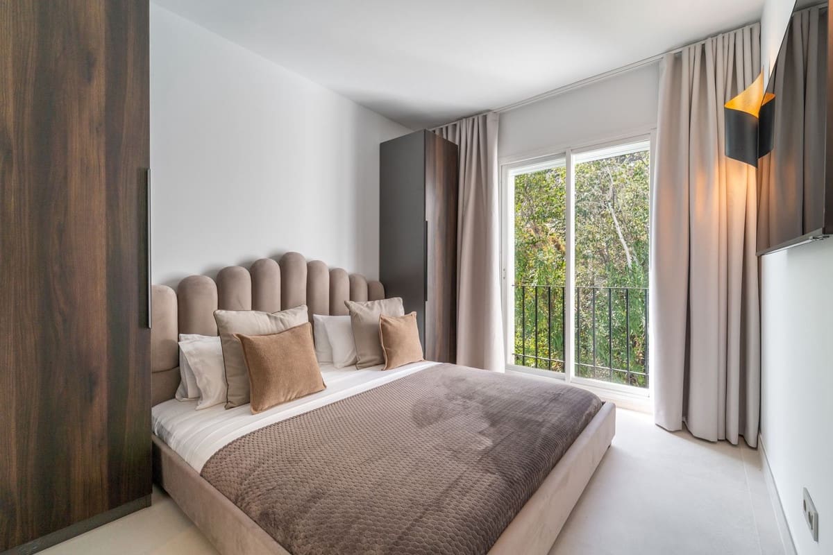 Piso de 3 habitaciones en Benahavís en venta con piscina garaje - 899.000 € (Ref: 9544587)