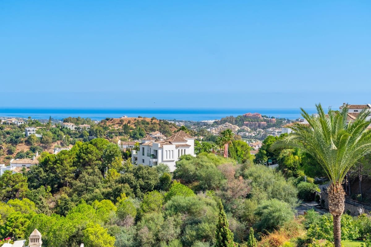 Piso de 3 habitaciones en Benahavís en venta con piscina garaje - 899.000 € (Ref: 9544587)