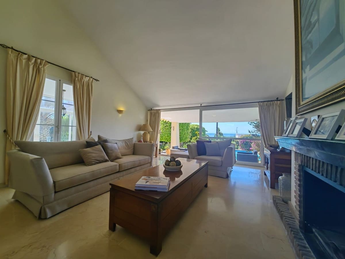 3 soveværelse Villa til salg i Estepona med swimmingpool garage - € 1.200.000 (Ref: 9547020)