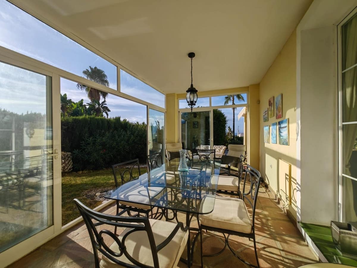 3 soveværelse Villa til salg i Estepona med swimmingpool garage - € 1.200.000 (Ref: 9547020)