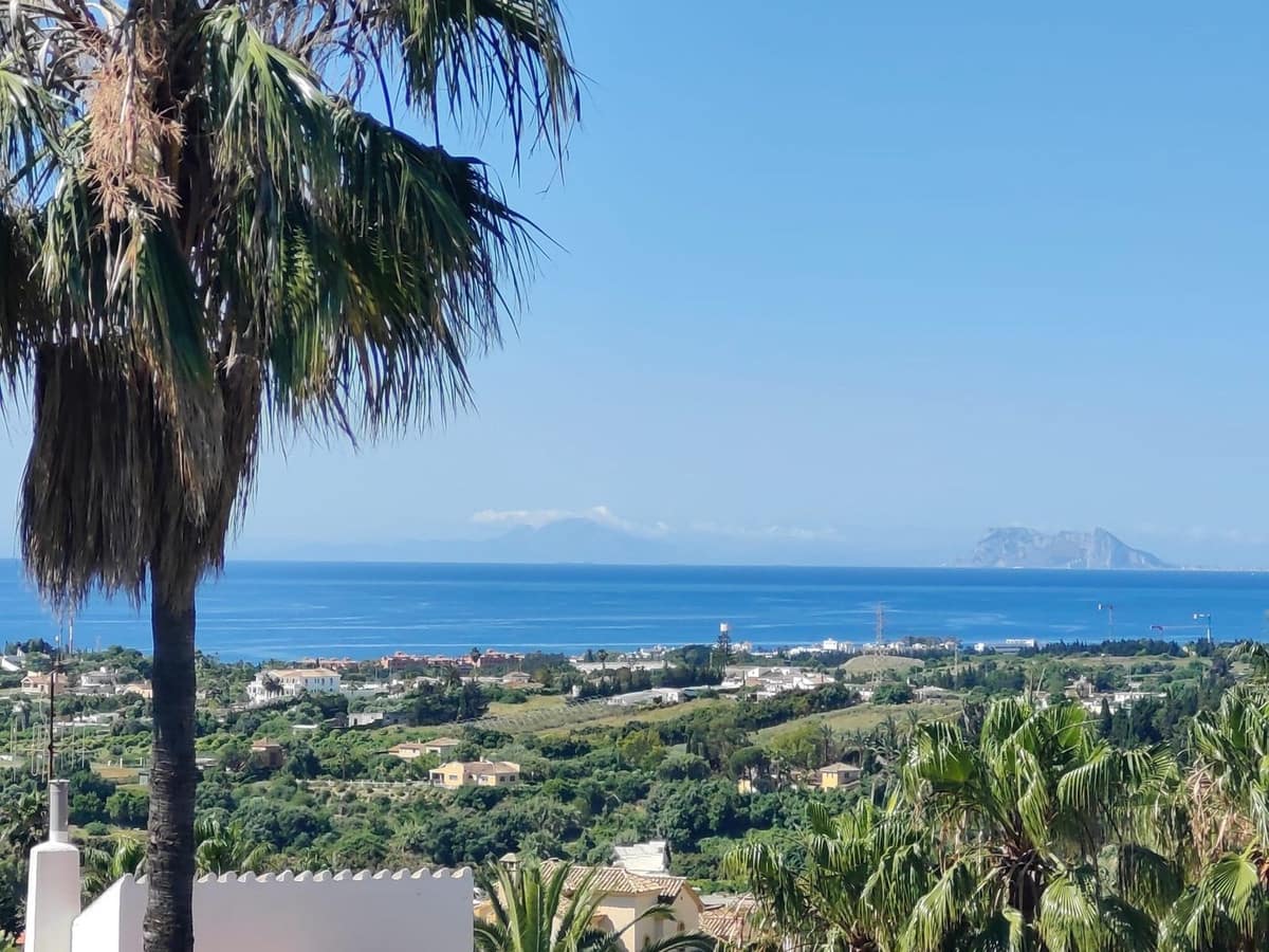 3 soveværelse Villa til salg i Estepona med swimmingpool garage - € 1.200.000 (Ref: 9547020)
