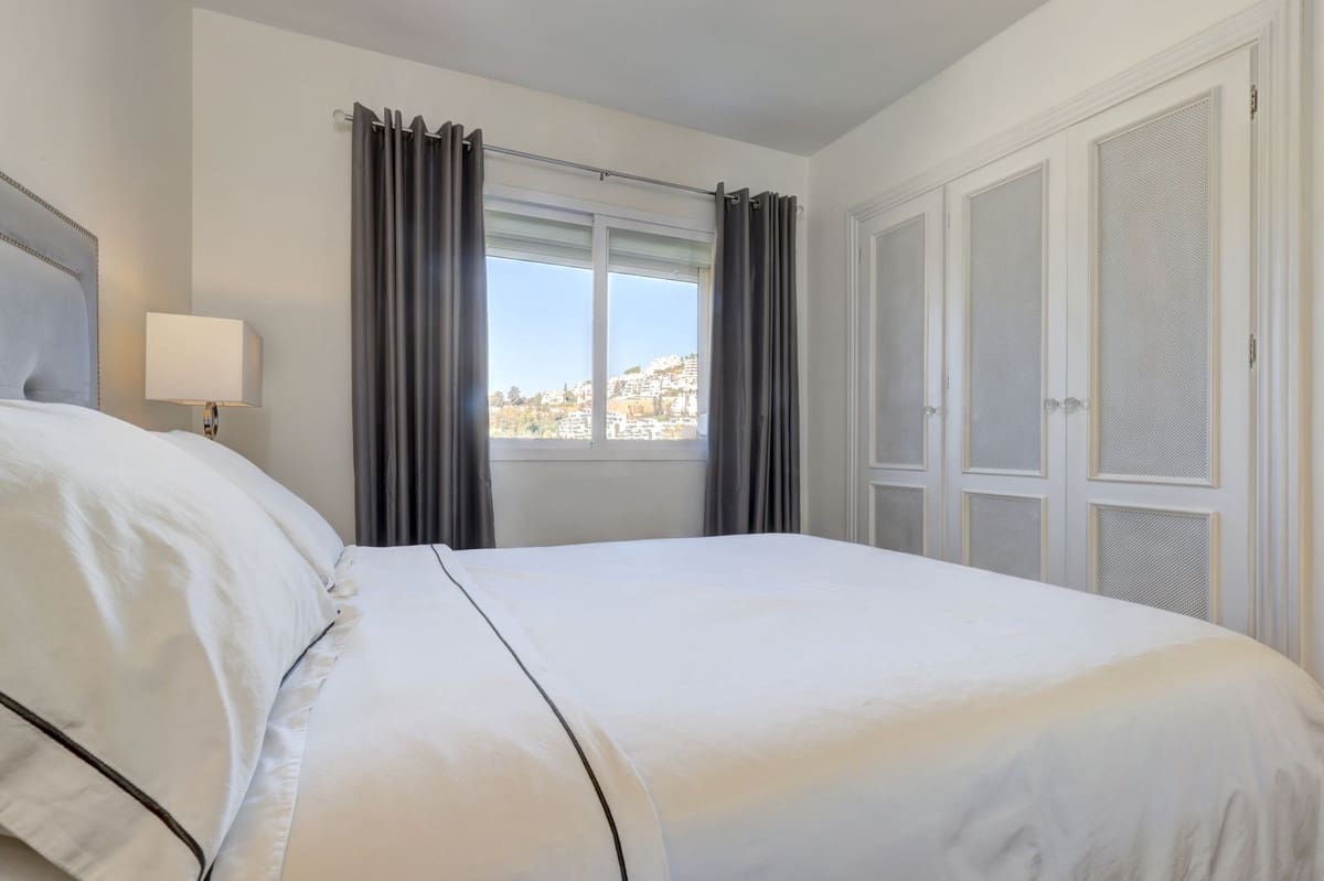 Piso de 3 habitaciones en Benahavís en venta con piscina garaje - 649.995 € (Ref: 9547190)