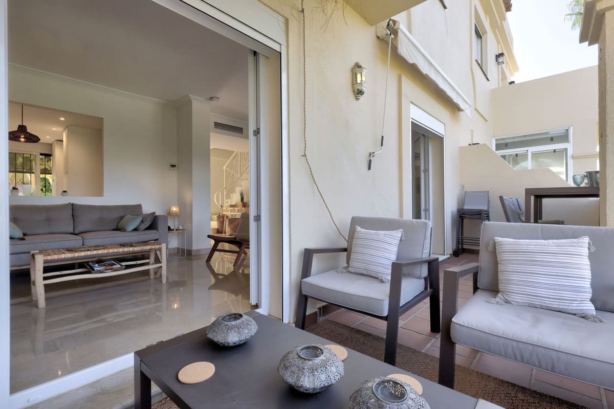 Piso de 3 habitaciones en Benahavís en venta con piscina garaje - 649.995 € (Ref: 9547190)