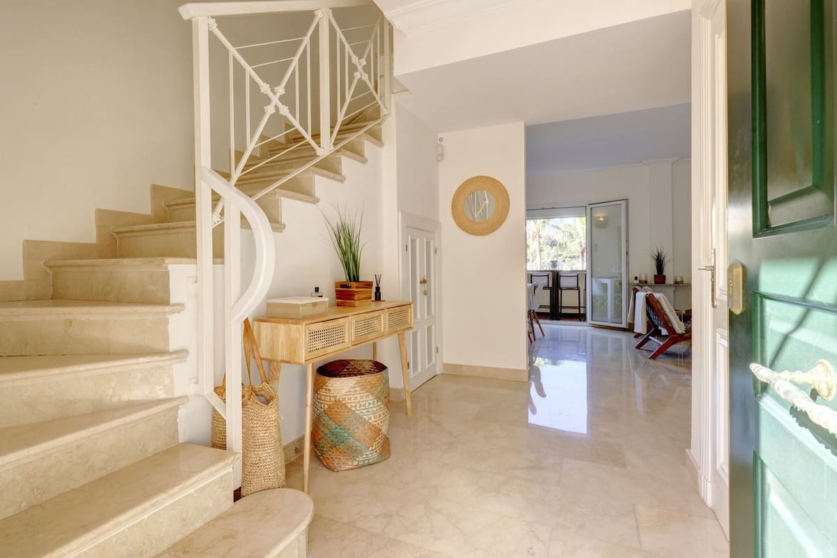 Piso de 3 habitaciones en Benahavís en venta con piscina garaje - 649.995 € (Ref: 9547190)