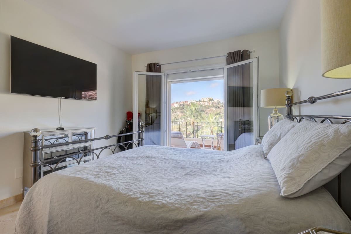 Piso de 3 habitaciones en Benahavís en venta con piscina garaje - 649.995 € (Ref: 9547190)