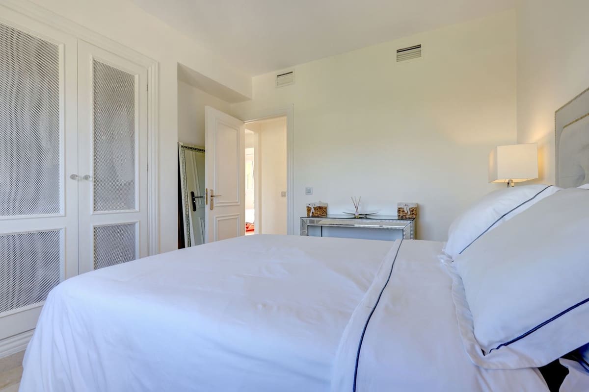 Piso de 3 habitaciones en Benahavís en venta con piscina garaje - 649.995 € (Ref: 9547190)