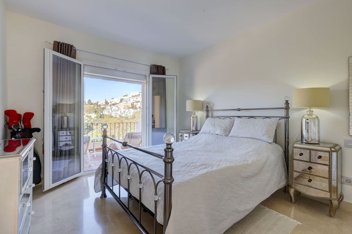 Piso de 3 habitaciones en Benahavís en venta con piscina garaje - 649.995 € (Ref: 9547190)