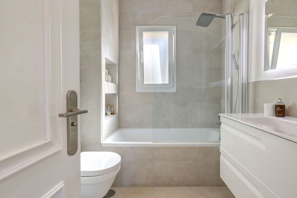 Piso de 3 habitaciones en Benahavís en venta con piscina garaje - 649.995 € (Ref: 9547190)