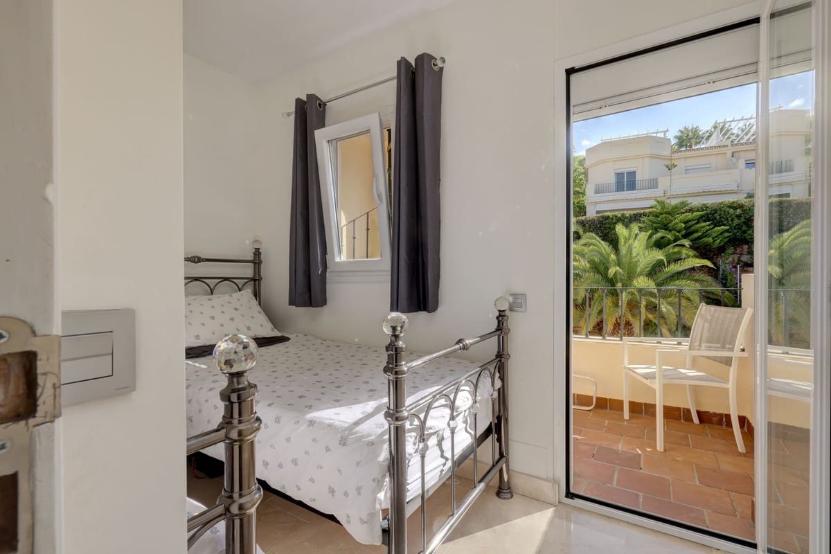 Piso de 3 habitaciones en Benahavís en venta con piscina garaje - 649.995 € (Ref: 9547190)