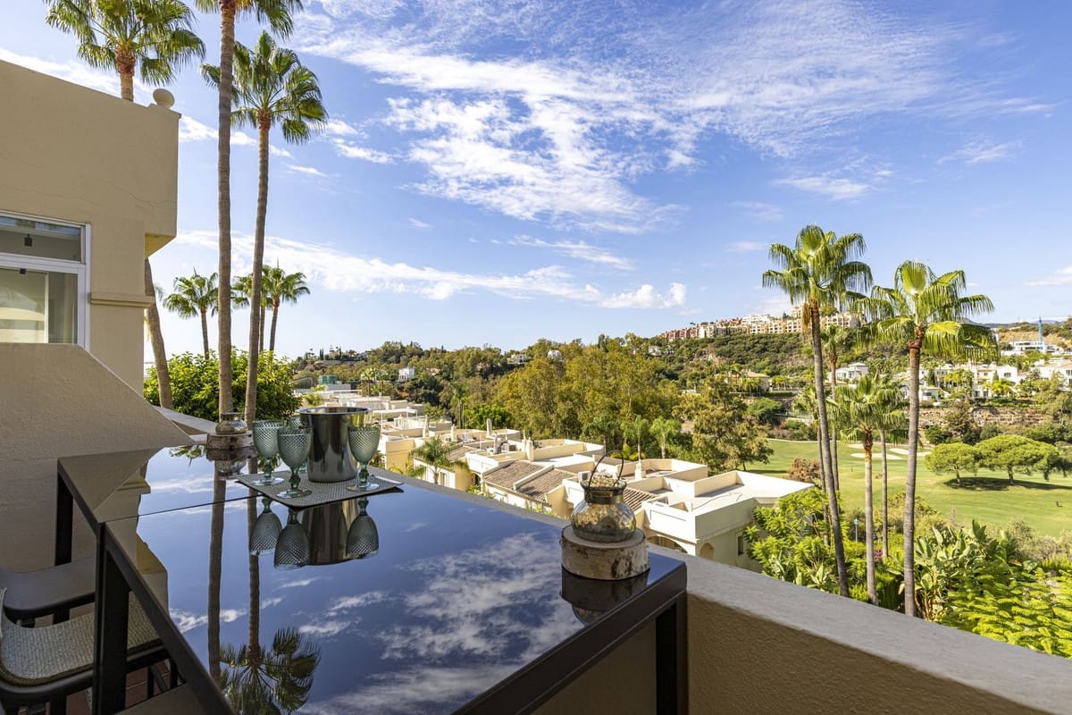 Piso de 3 habitaciones en Benahavís en venta con piscina garaje - 649.995 € (Ref: 9547190)