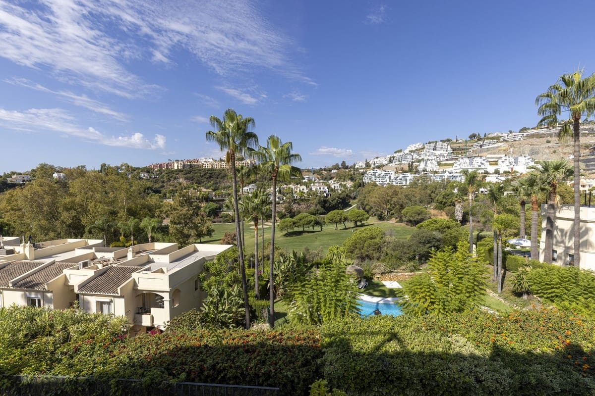 Piso de 3 habitaciones en Benahavís en venta con piscina garaje - 649.995 € (Ref: 9547190)