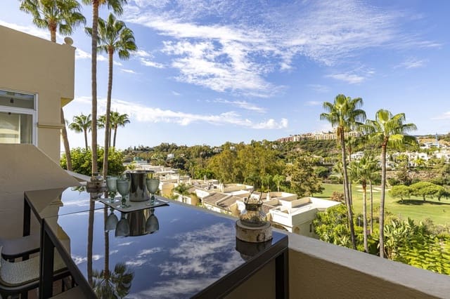 Piso de 3 habitaciones en El Paraíso, Benahavís en venta con piscina garaje - 649.995 € (Ref: 9547190)