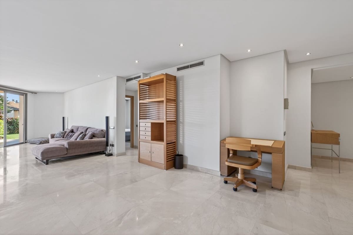 2 soverom Leilighet til salgs i Marbella med svømmebasseng - € 1 080 000 (Ref: 9548637)