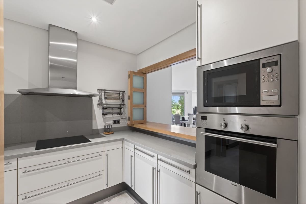 2 soverom Leilighet til salgs i Marbella med svømmebasseng - € 1 080 000 (Ref: 9548637)