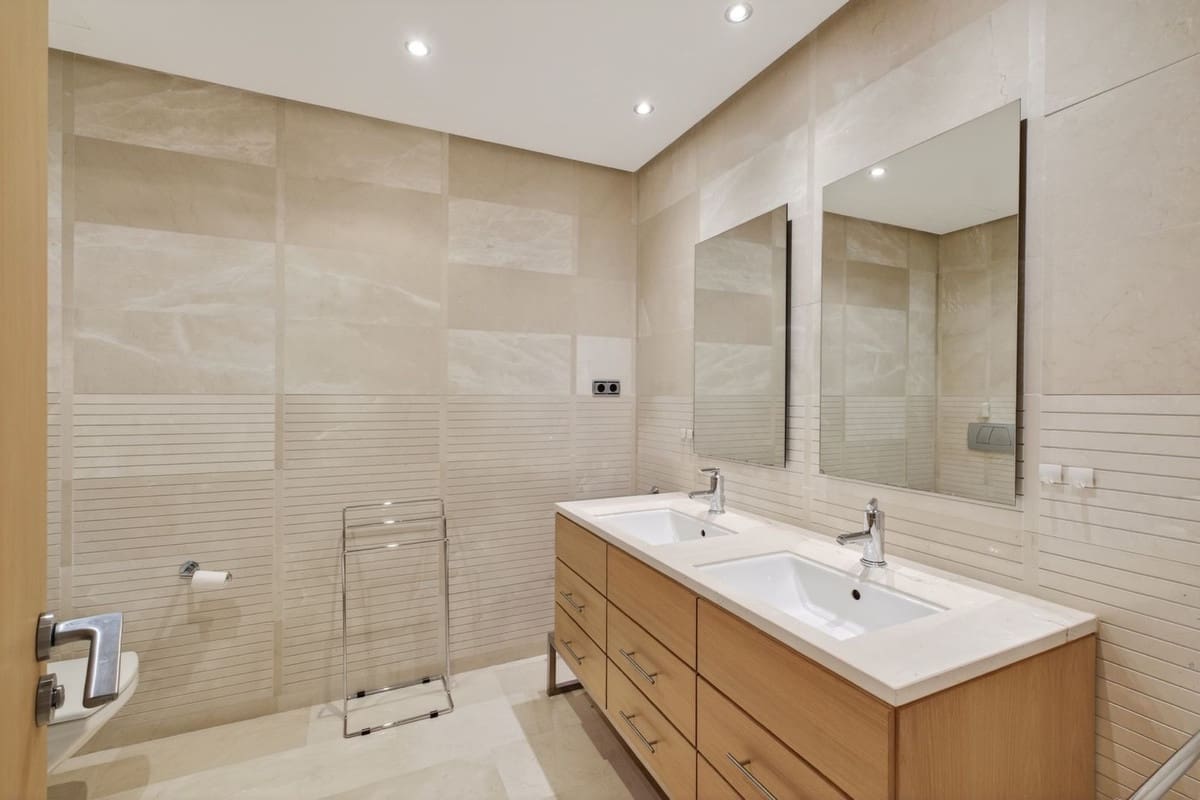 2 soverom Leilighet til salgs i Marbella med svømmebasseng - € 1 080 000 (Ref: 9548637)