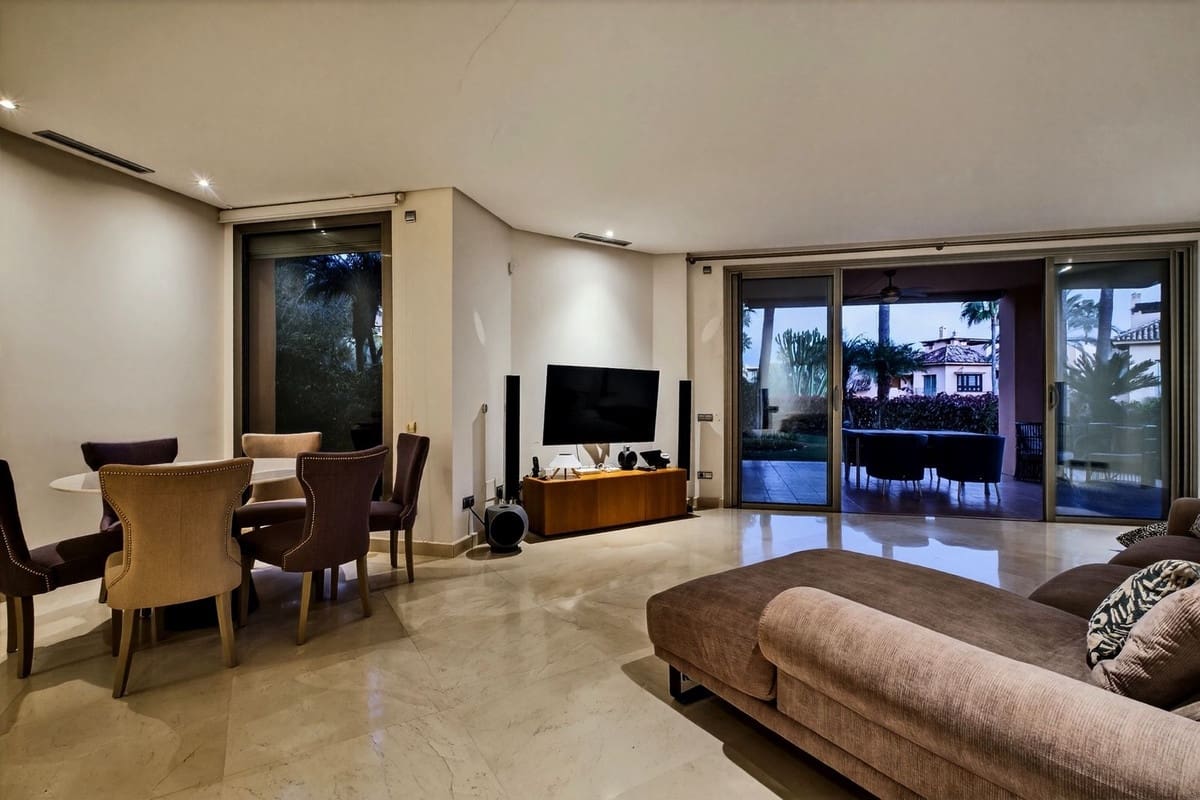 2 soverom Leilighet til salgs i Marbella med svømmebasseng - € 1 080 000 (Ref: 9548637)