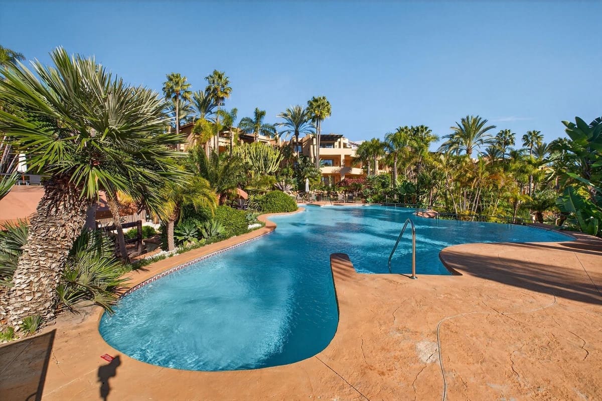 2 soverom Leilighet til salgs i Marbella med svømmebasseng - € 1 080 000 (Ref: 9548637)