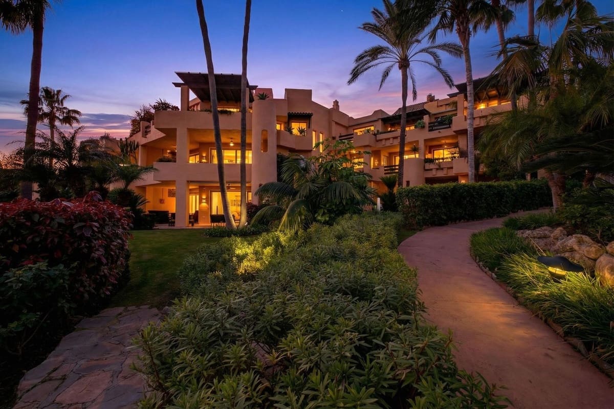 2 soverom Leilighet til salgs i Marbella med svømmebasseng - € 1 080 000 (Ref: 9548637)